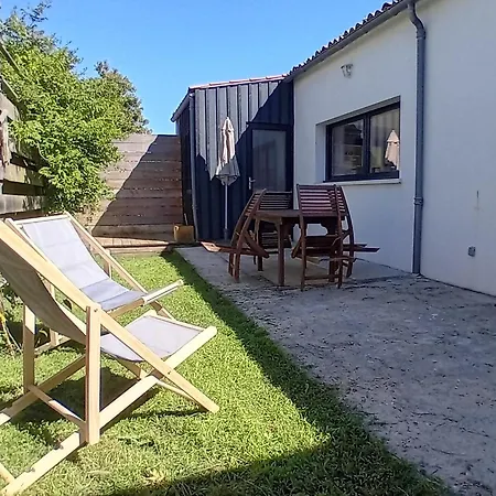 Holiday home Maison Independante Climatisee A Deux Pas Des Plages, Confort Et Detente Assures