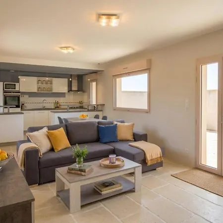 Maison Independante Climatisee A Deux Pas Des Plages, Confort Et Detente Assures