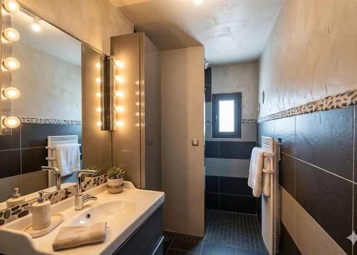 Holiday home Maison Independante Climatisee A Deux Pas Des Plages, Confort Et Detente Assures